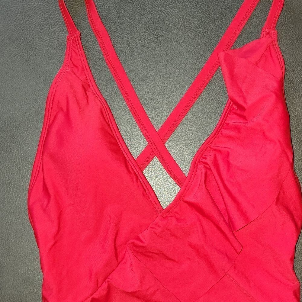 Ruffled 1 pc   - Picture 2 of 6